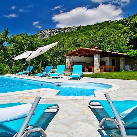 Robinson House Villa